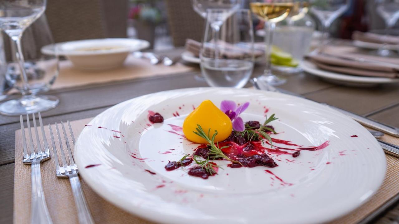 Boutique Odyseja & Spa Ciechocinek Eksteriør billede A plate of food