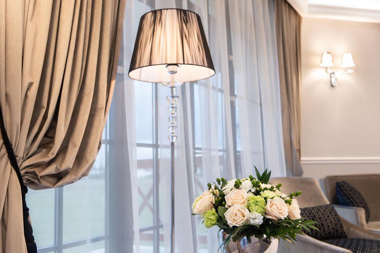 Boutique Odyseja & Spa Ciechocinek Eksteriør billede A floor lamp